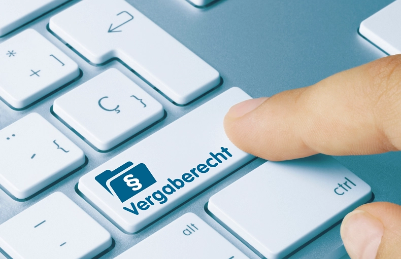 E-Vergabe Ausschnitt einer Tastatur mit einer Sondertaste, mit dem Text "Vergaberecht"