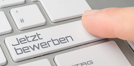 Tastatur mit einer Taste Jetzt Bewerben&nbsp;&copy;&nbsp;Adobe Stock